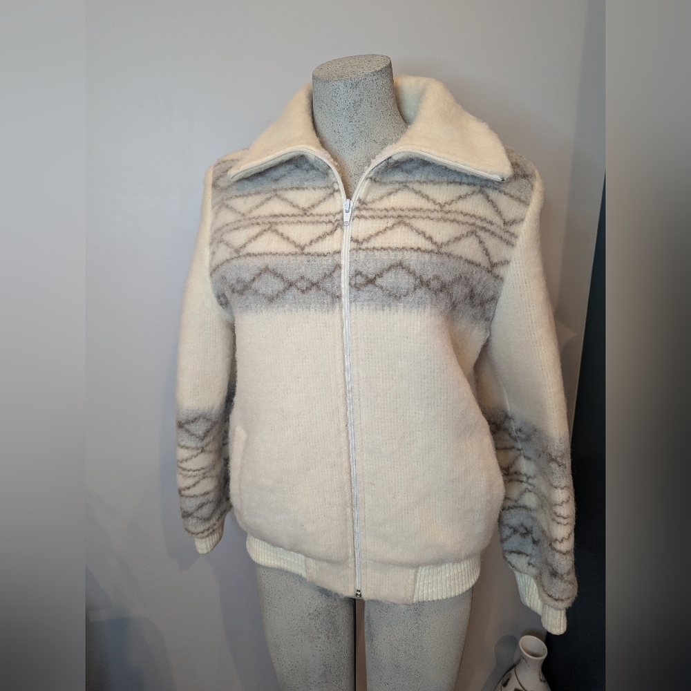 Vintage wool zip jacket Cream With neutral geometric pattern Fits Women's M